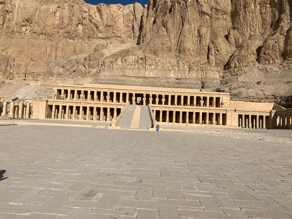 Moon House Of * الأقصر