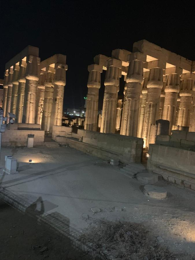 Moon House Of * الأقصر